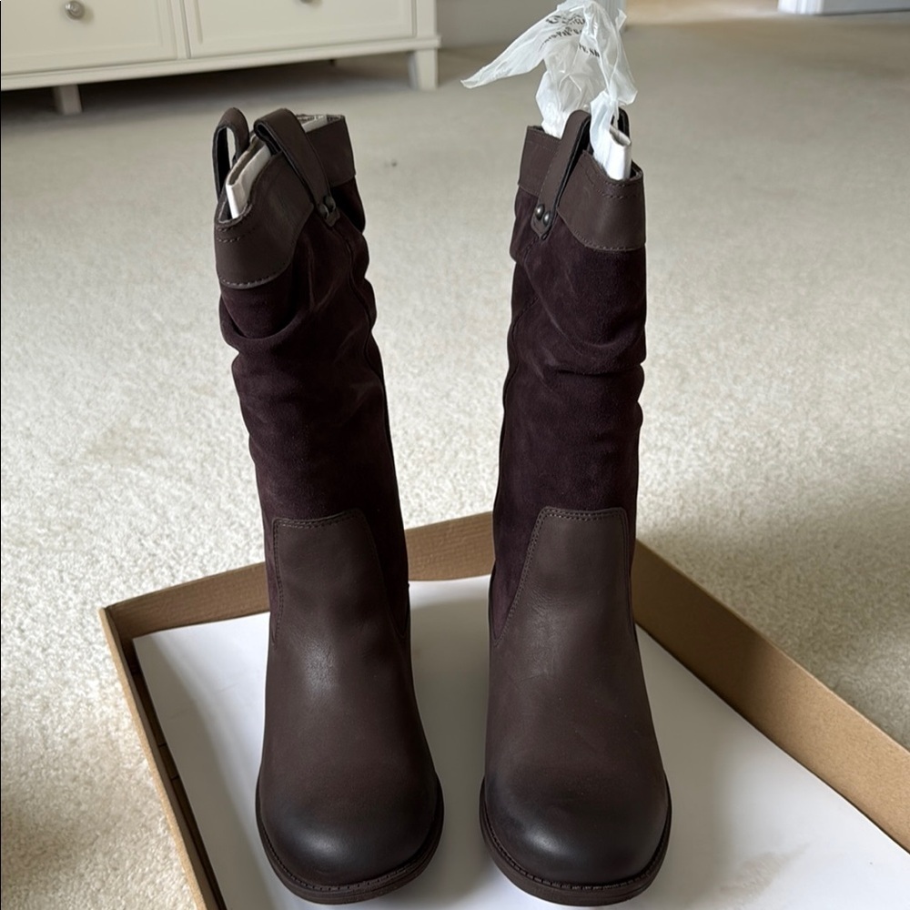 UGG Women's Brown Leather Boots - Picture 4 of 9